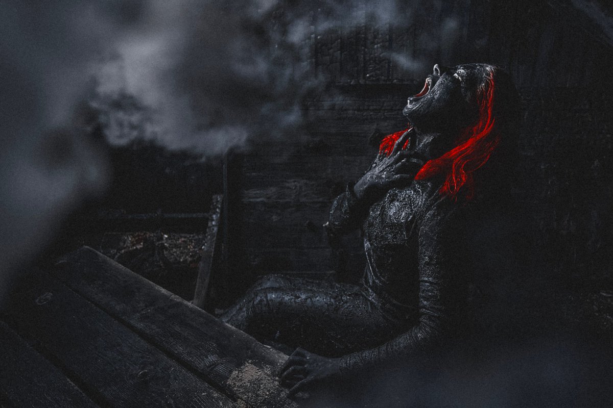 _la_boutique_'s tweet photo. Today is #RED. Blood on the streets. Spotlight on @kate_vakulinska. I know she faces tough times in #Odessa. Buy some of her beauties! 🩸❤️‍🔥🩸 / 2.00 - 70.00 $XTZ in our boutique. 🖤🖤🖤https://t.co/Gq5QdUFzqp #NFT #NFTCommunity #NFTCollection #tezos #nftphotography #tezosart https://t.co/KVIcDDgvuZ