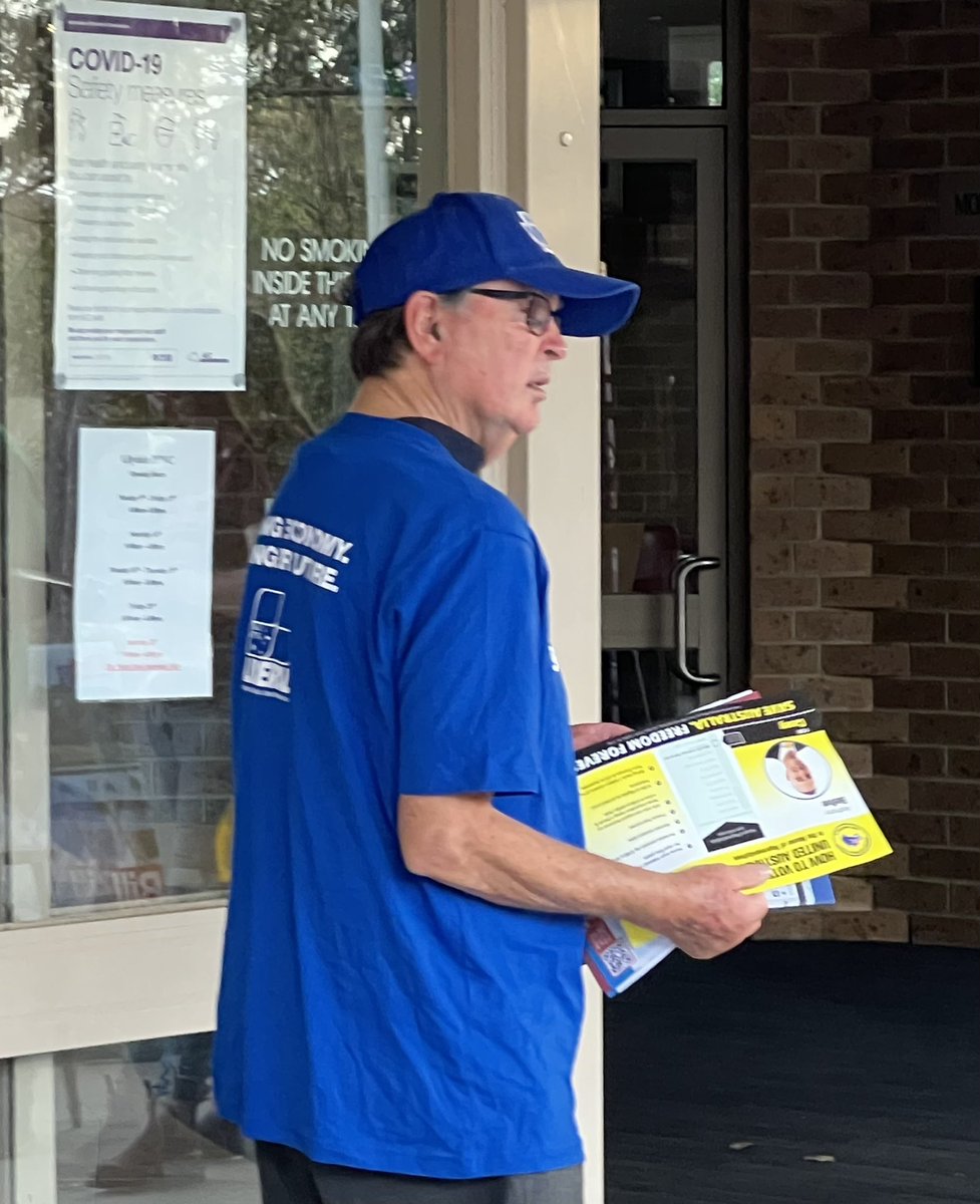 PROOF! Liberals blatantly handing out for Palmer’s UAP.

Two wings of the same bird. Two sides of the same coin. UAP = Liberals. #auspoll2022 #auspol