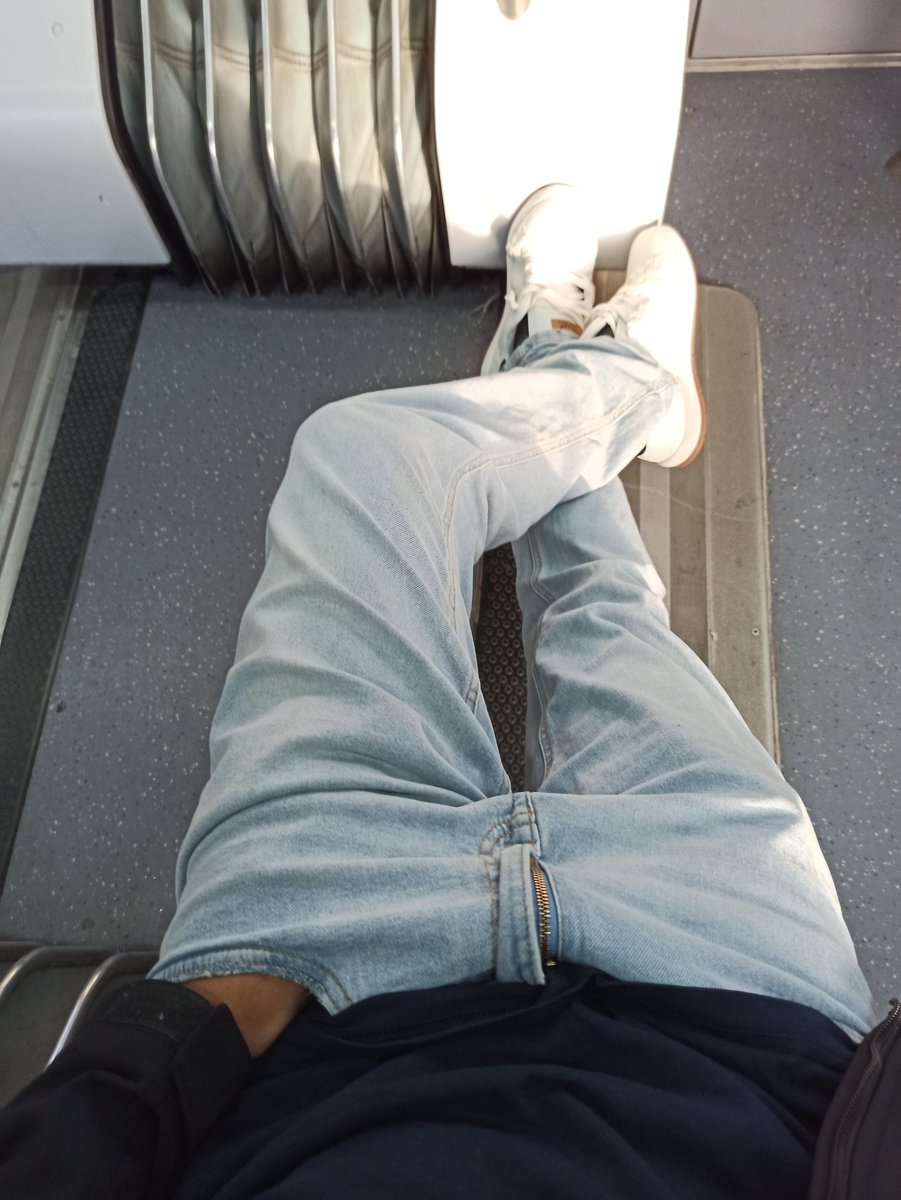 Cuando no tengas sitio, busca, piensa, adaptate... Y encontraras tu lugar #LevitandoEnElTren