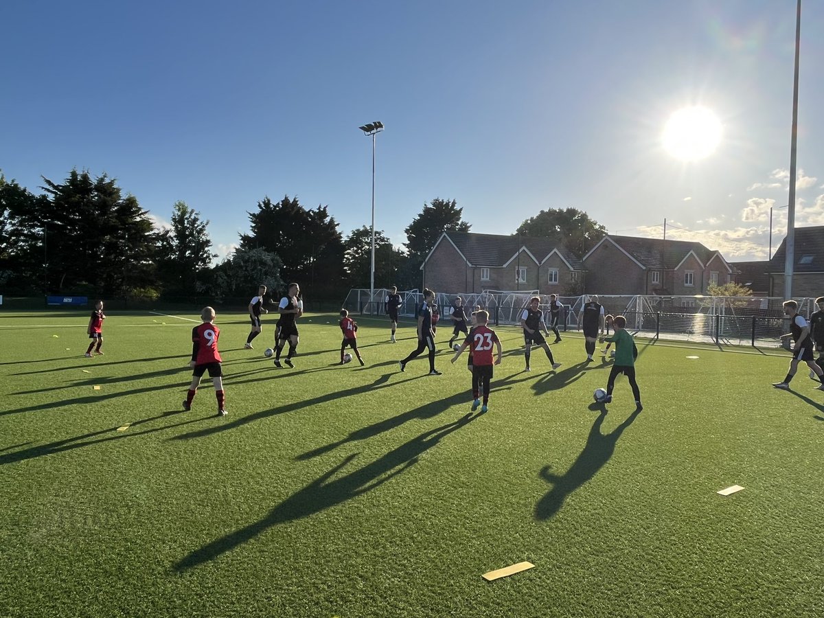 Massive THANK YOU to <a href="/Miller28_/">Lee Miller</a> <a href="/WestWrattingFC/">West Wratting FC</a> for inviting my <a href="/WW_YFC/">West Wratting Youth FC</a> U9 Baby Bulls to be mascots for last night’s cup final. Not the result we wanted but they loved the experience and memories have been made. #YoungForEternity <a href="/thesubways/">The Subways</a> 🔴⚫️⚪️