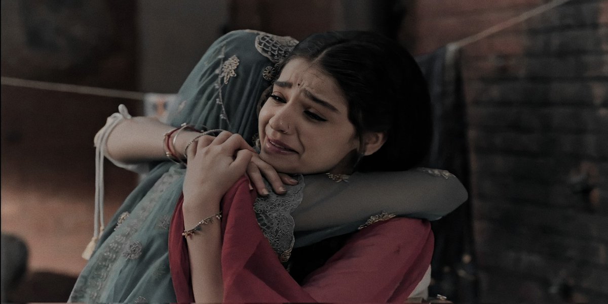 IshqqMohabbat's tweet photo. Vashma : Hum lahore se jaayenge,par lahore hamare andar se kabhi nahi jaayega😩

Amrit : Hum hamare saath thoda sa lahore to le hi jaa sakte hai na,jab bhi yahaan ki yaad aayegi,ise khol kar dekh lenge😭👍

I miss❤️😩

[ #vashrit #kyunutthedilchhodaaye
#gracygoswami #anchalsahu ] https://t.co/vmaXPvjITm