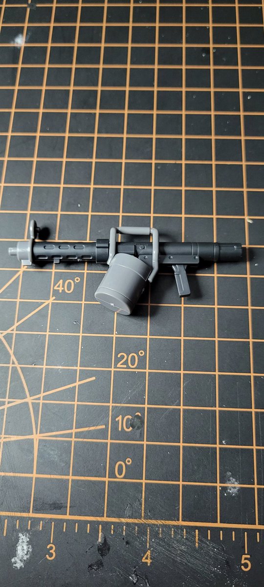 GunplaGuy188's tweet photo. My Kitbashed Flamethrower is finished. From a Leo's 100mm rifle to a heavy incinerator. #Gunpla #Kitbash #Kitbashweapon #Gundam https://t.co/ddpRjBJroS