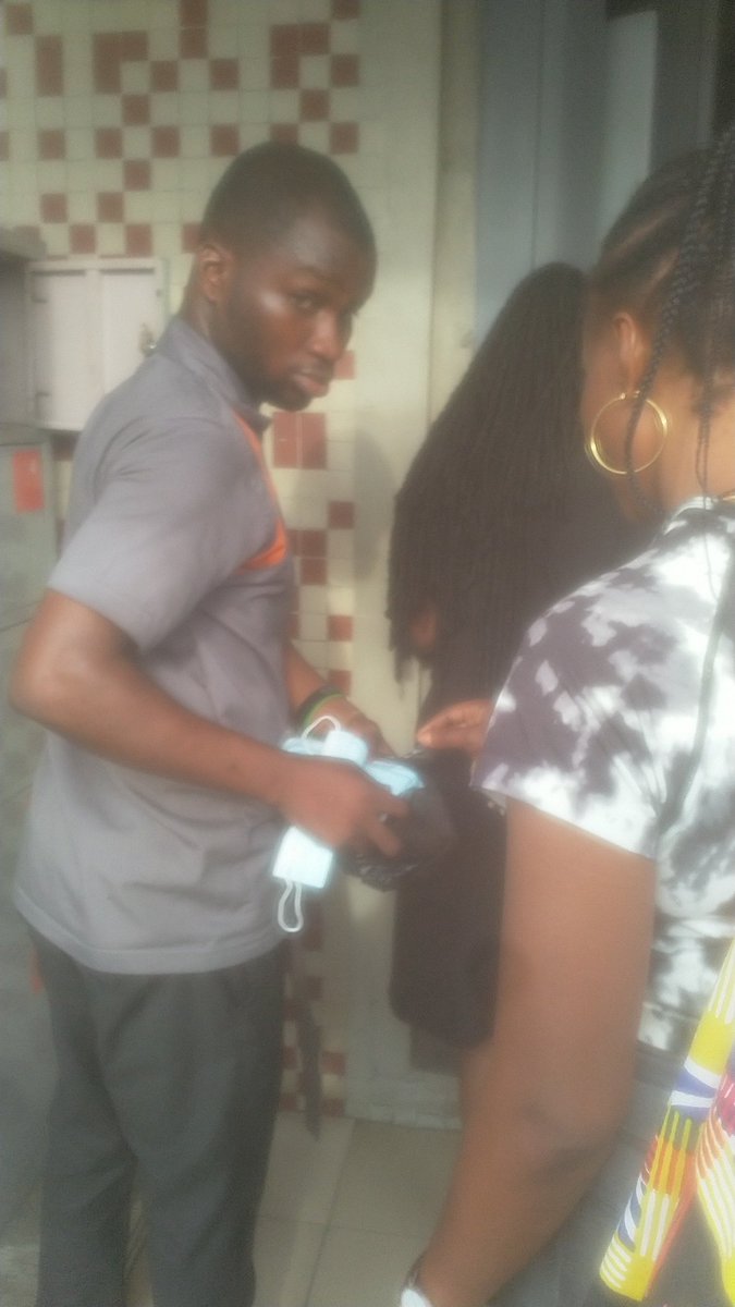 DamiOdutayo's tweet photo. @gtbank kindly explain the reason your security in Anthony insists on no nose masks no entry months after COVID restrictions have been lifted. 
You force your customers to buy nose masks at the entrance before gaining access to the bank. https://t.co/ePTTtQbtLc