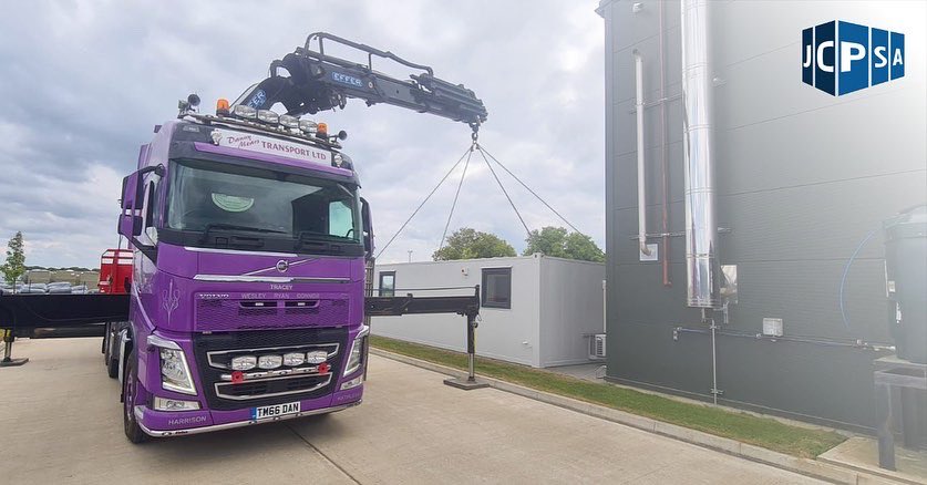 jcpsaltd's tweet photo. ✨ Brand New 24ft x 10ft Sales Office/Marketing Suite safely delivered by our good friend Danny Mears Transport 🚚💨

#portableoffice #salesoffice #modularbuilding #modularconstruction #modular #marketingsuite #construction #hiab #lorry #transport #portablebuilding #siteoffice https://t.co/ZiHx7et1Ny