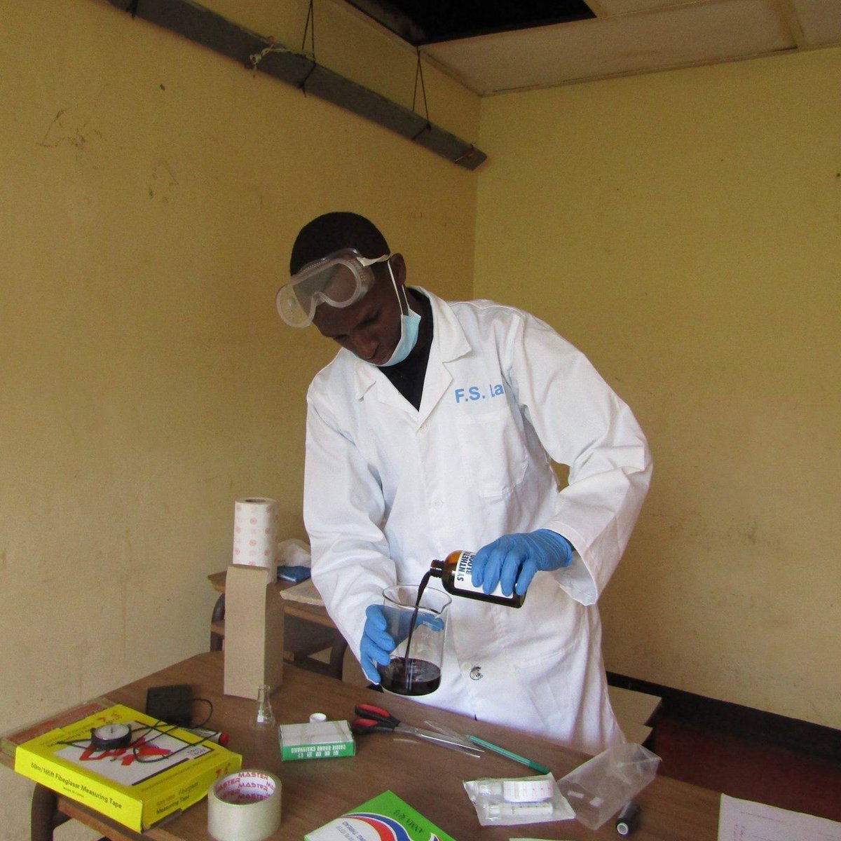 fredkagameb's tweet photo. #Forensic
What is wrong with this pic with regard to the fundamental Principles? #Mask, #FacialProtection?
Respect #SOPs during #CSI #BPA research practice.
#Forensics for #Justice https://t.co/D7IInD4I90