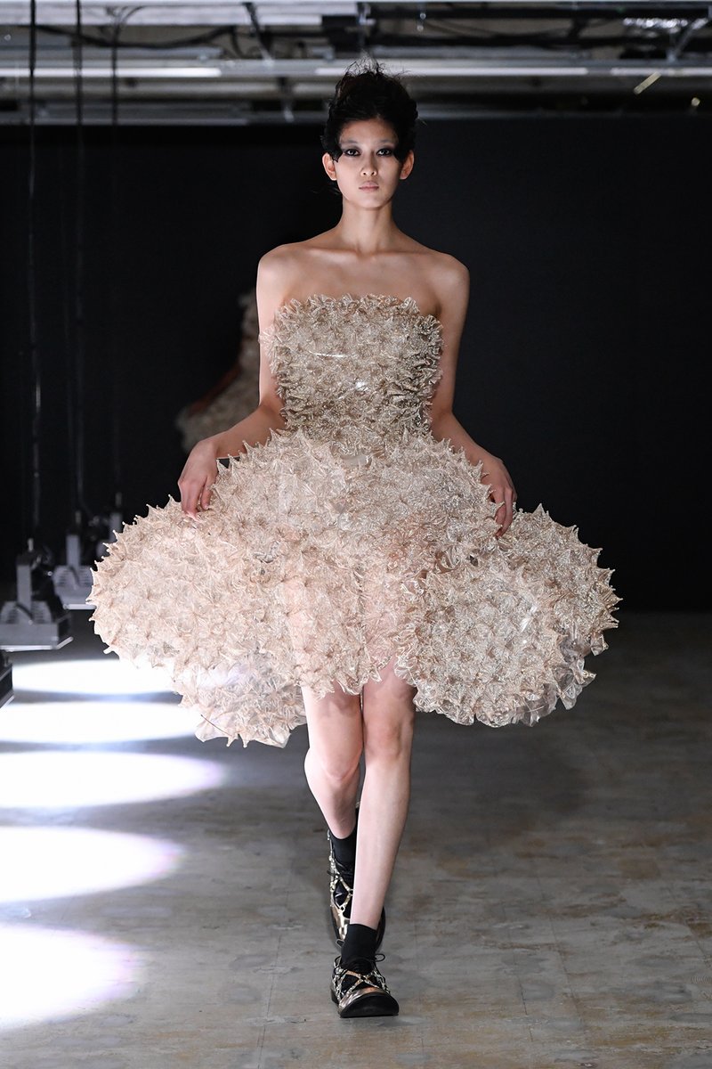 noir kei ninomiya 2022 Summer Collection 5月16日(月)まで B館2階=ノワール ケイ ニノミヤ デザイン性の高いワンピースからお気軽にお召しいただけるカットソーまで、シーズンの世界観をご堪能いただける商品がそろいます。 くわしくは # noirkeininomiya|渋谷区 ... noir kei ninomiya 2022 Summer Collection 5月16日(月)まで B館2階=ノワール ケイ ニノミヤ デザイン性の高いワンピースからお気軽にお召しいただけるカットソーまで、シーズンの世界観をご堪能いただける商品がそろいます。 くわしくは # noirkeininomiya|渋谷区 ...