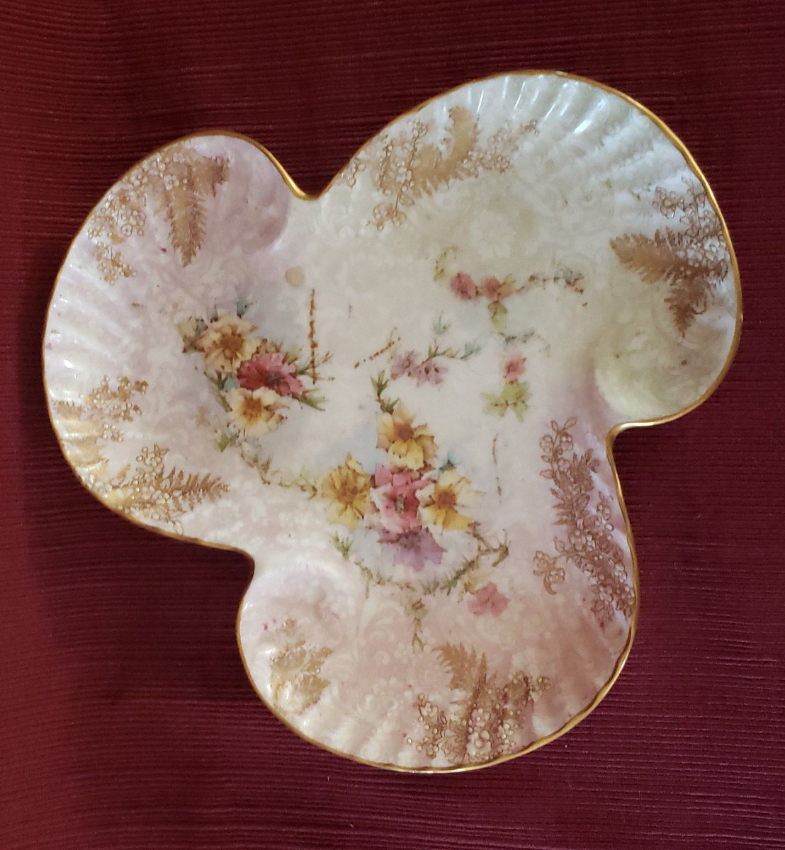 atticesoterica's tweet photo. Antique Doulton Burslem England Relish Dish, Fern And Floral Guild Ware Painted On Tri Lobed Ridged Scallops, Made Between 1891 And 1902 https://t.co/lFmU8WF28G #Etsy #Vintage #AtticEsoterica #Collectibles #BestOffer #Curios #Antiques #Ridged https://t.co/CieSYwcXQ3