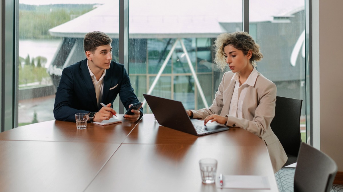 TheCustomerIE's tweet photo. When it comes to client fee negotiations how do you approach discounting? #professionalservices #managingpartner #growyourfirm Check out this excellent article which explores some of the common mistakes when it comes to fee negotiations! More at https://t.co/7dEa8ypEpA https://t.co/RM7t1OXZ6c
