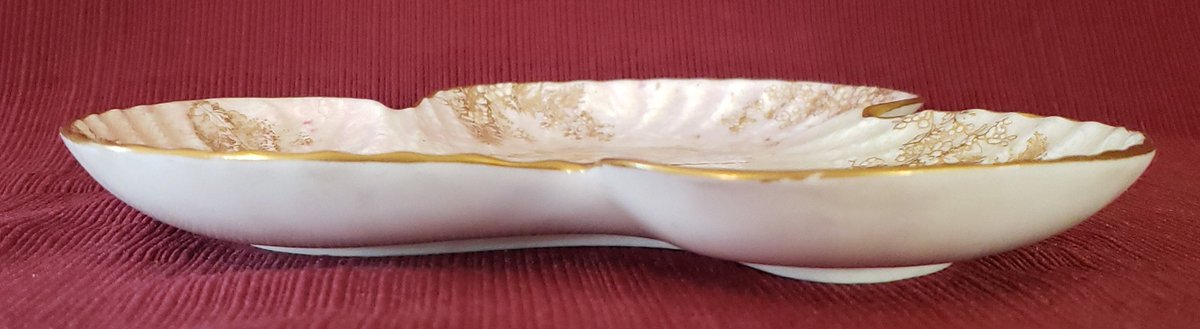 atticesoterica's tweet photo. Antique Doulton Burslem England Relish Dish, Fern And Floral Guild Ware Painted On Tri Lobed Ridged Scallops, Made Between 1891 And 1902 https://t.co/lFmU8WF28G #Etsy #Vintage #AtticEsoterica #Collectibles #BestOffer #Curios #Antiques #Ridged https://t.co/CieSYwcXQ3