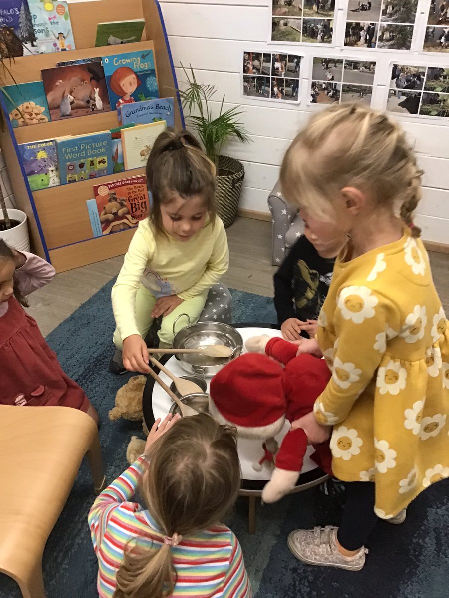 GoodrichCESch's tweet photo. After listening to the story Goldilocks and The Three Bears, Goldcrests re-enacted it in our role play area #GSeyfs #GSgoldcrests #GSreading https://t.co/F7CF2pprz1
