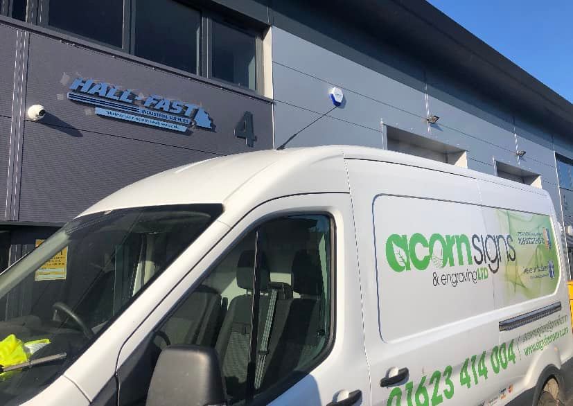 MalcolmHallMBE's tweet photo. Two local #Mansfield based family firms supporting each other 

You looked fantastic in your embroidered clothes from @Hall_Fast &amp; thanks @AcornSigns for fitting our ss sign today

Support small independent family run businesses let’s grow and build Mansfield #FamilyBusiness https://t.co/GelHb3E7u7