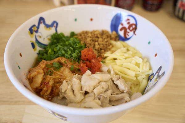 tamatebakonet's tweet photo. 錦町。昨日、5／11日(木)オープン。特製キムチ入り、まぜそば感覚で楽しむカレーうどんが美味しい。ここに追い飯も?! https://t.co/33RAon2XTp
#立川 #たちかわ #tachikawa #カレー #curry #テイクアウト #ランチ #カレーうどん #カレーライス https://t.co/G77glUa2YV