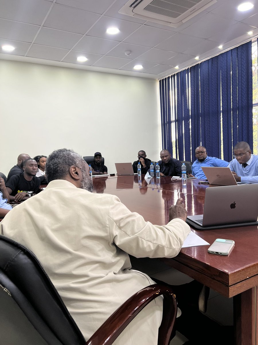 UNDPZambia's tweet photo. Further conversations with young innovators brought up questions that revealed the need for local action hubs & creator spaces.
Their energy was palpable — these #StartUpsSolveProblems and the youth are excited and primed to make waves in Zambia and beyond.#youthinnovation https://t.co/4exOarP7P2