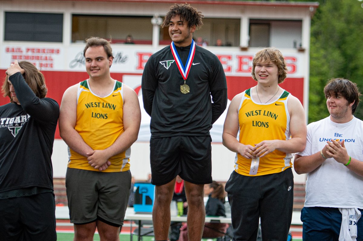 CoachRgreene40's tweet photo. THS T&amp;F - PODIUM TIME! #Onward&amp;Upward https://t.co/G2g9gDYUvR https://t.co/l0VzsDzv0F