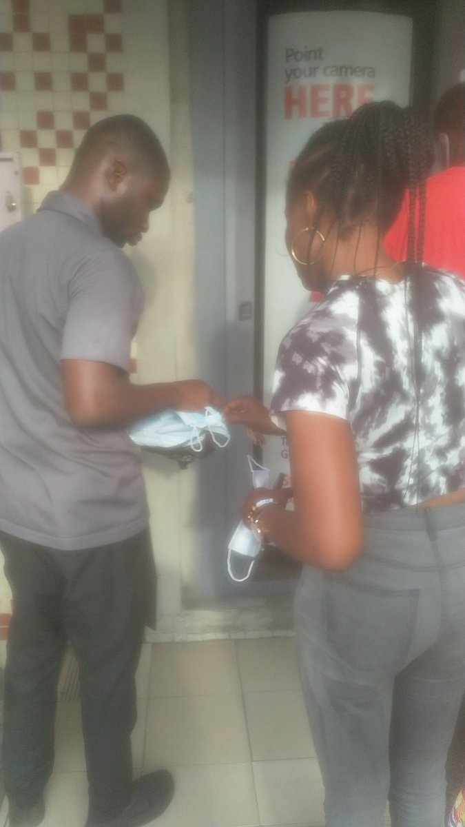 DamiOdutayo's tweet photo. @gtbank kindly explain the reason your security in Anthony insists on no nose masks no entry months after COVID restrictions have been lifted. 
You force your customers to buy nose masks at the entrance before gaining access to the bank. https://t.co/ePTTtQbtLc
