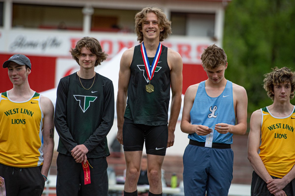 CoachRgreene40's tweet photo. THS T&amp;F - PODIUM TIME! #Onward&amp;Upward https://t.co/G2g9gDYUvR https://t.co/l0VzsDzv0F