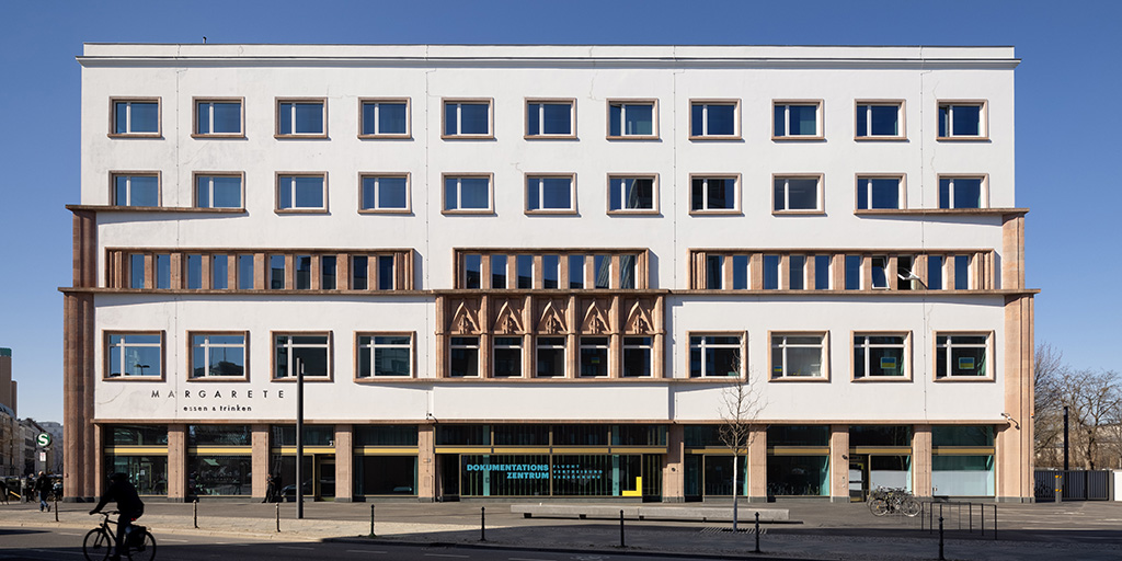 flverver's tweet photo. Jetzt noch schnell bewerben! Die Fristen für unsere aktuellen Stellenausschreibungen laufen bald aus! Hier finden Sie alle Informationen zu den Ausschreibungen: https://t.co/3z0izrbOmm
#vollzeit #stellenangebot #Jobs #dokumentationszentrumfvv #bundesstiftung #sfvv #berlin https://t.co/FL2Xm78pPt