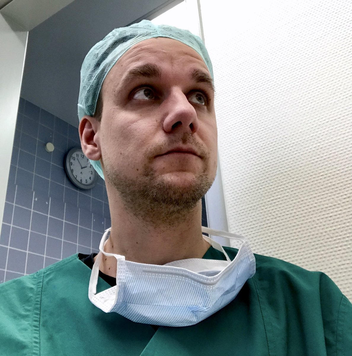 TobiSchlegl's tweet photo. In einer gerechten Welt hätten Pfleger*innen mehr auf dem Konto als Influencer*innen. #TagderPflege #TagderPflegenden #Pflege (1/4) https://t.co/DDVuRdavr7