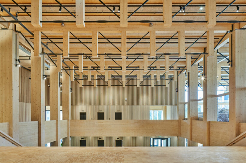 Sara Cultural Centre - built from over 𝟭𝟮,𝟬𝟬𝟬 𝗺³ 𝗼𝗳 𝘄𝗼𝗼𝗱  harvested from nearby forests can 𝗰𝗮𝗽𝘁𝘂𝗿𝗲 𝟵 𝗺𝗶𝗹𝗹𝗶𝗼𝗻 𝗸𝗶𝗹𝗼𝗴𝗿𝗮𝗺𝘀 𝗼𝗳 𝗖𝗢𝟮 throughout its lifetime. 

👉 More information on the project: euronews.com/green/2022/03/…