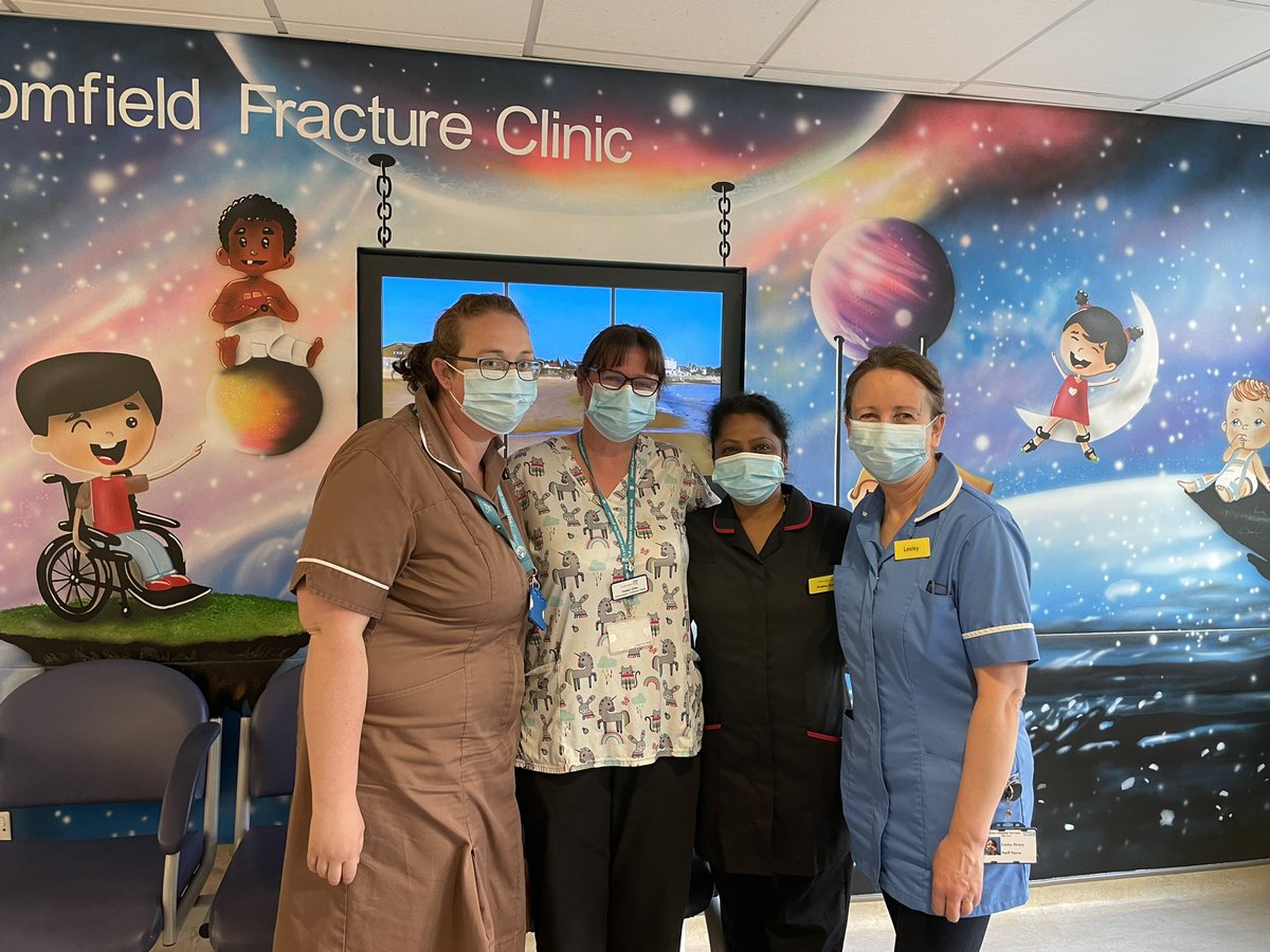 Broomfield Fracture Clinic celebrating International Nurses day ❤️<a href="/DianeSarkar/">Diane Sarkar MBE</a> <a href="/kellyMcgovern21/">kelly McGovern</a> <a href="/MSEHospitals/">Mid and South Essex NHS Foundation Trust</a> <a href="/Mel_Chambers76/">Mel Chambers</a>