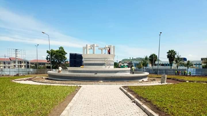 PrinceBagheni's tweet photo. #Goma : ça sera une référence permanente.
Le rond point de l'Espoir communément appelé #BDGL est en pleine réhabilitation.
La date de l'inauguration n'est pas encore connue.
Bravo aux opérateurs économiques de #Goma qui ont réhabilité ce bijou à travers la société #SOCOC https://t.co/TxO8vxxA2h