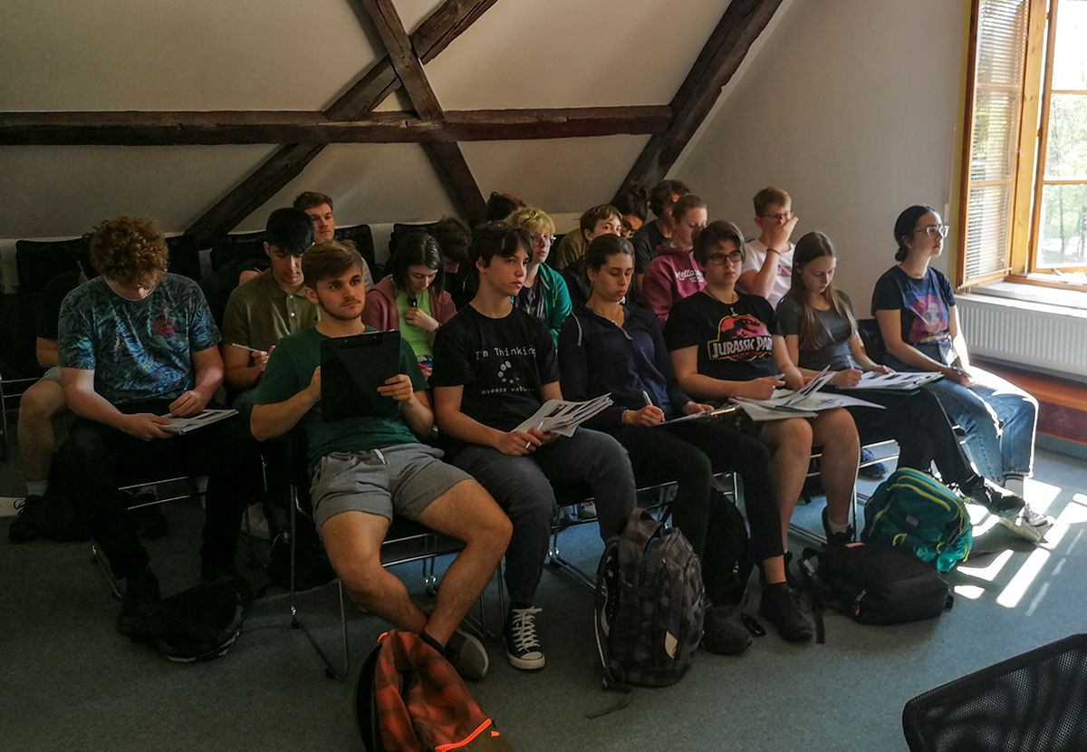 AlgatechTrebon's tweet photo. Students from austrian Höhere Lehranstalt für wirtschaftliche Berufe des Zisterzienserstiftes Zwettl ( #HLUW) visited Centre #ALGATECH of the Institute of Microbiology, CAS. The workshop was part of Interreg Cross Border project #ALGAE4FISH. https://t.co/5czNst6X8C