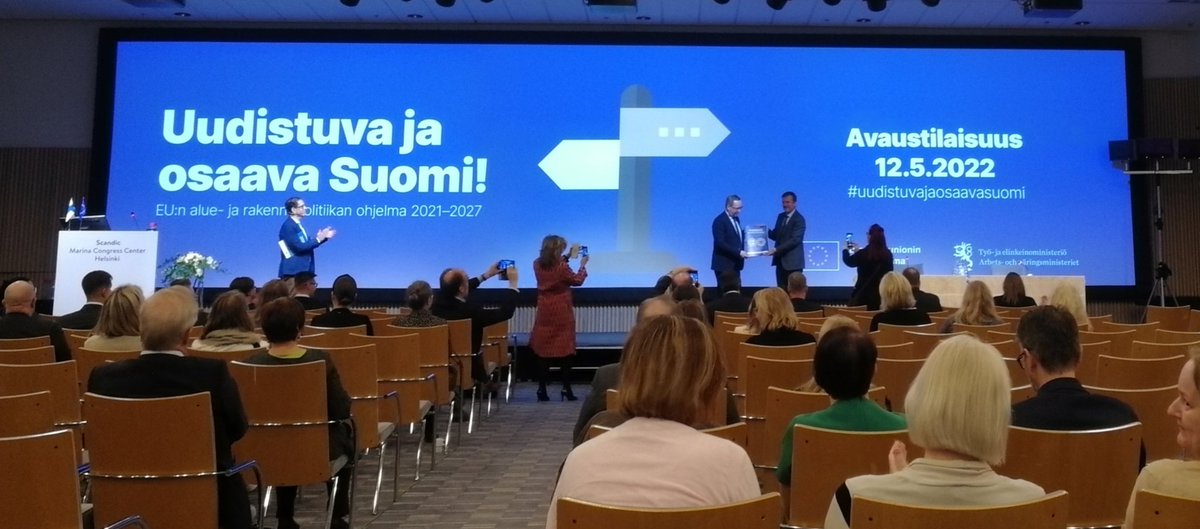 Ennakkoluulottomuus, tutkimuksen merkitys ja kunnianhimon tason nostaminen nousevat esille #uudistuvajaosaavasuomi -tilaisuuden puheenvuoroissa. <a href="/HEVinnovations/">HEVinnovations</a> valmiina edistämään #innovaatio'ita <a href="/helsinkibiz/">Business Helsinki</a> <a href="/MakeWithEspoo/">Make with Espoo</a> @BusinessVantaa