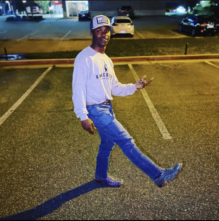 QuezHell's tweet photo. 😎 I want more boots😅 https://t.co/pLCh8QvbnI