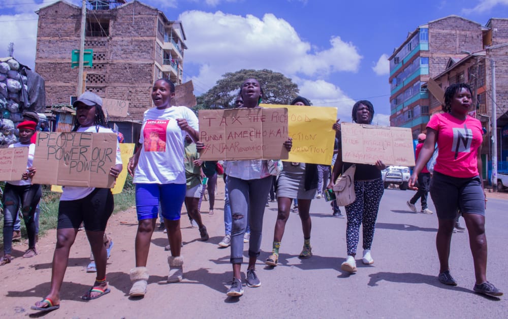 Never underestimate the power of the people especially if those people are angry women ♀️
#NJAARevolution  
#UshuruWaUchungu
@43Social <a href="/KanzeDena/">Kanze Dena Mararo, CBS, EBS</a> <a href="/ChangeOrgKE/">Change.Org Kenya</a>