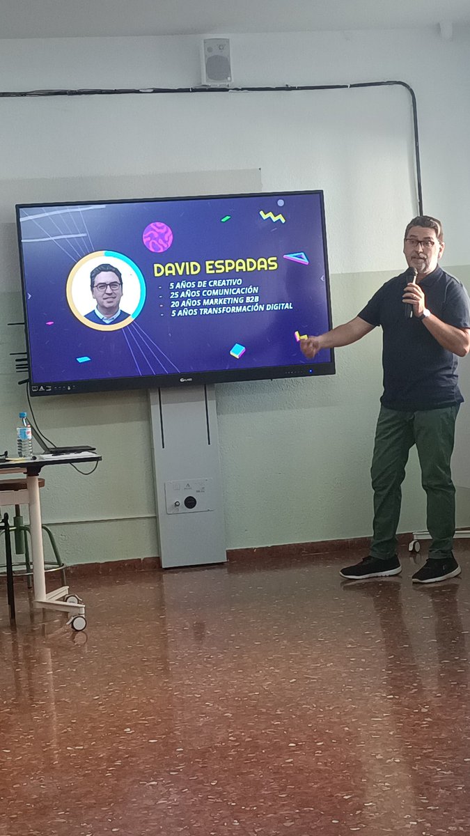 Comenzamos la charla junto a <a href="/DaveEspadas/">🟣 David Espadas 🏍</a> #CyACartuja