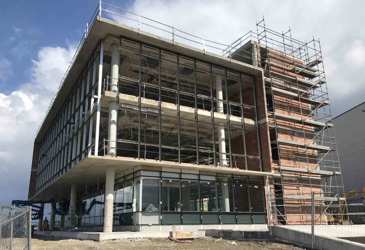 bod_tech's tweet photo. Fijaos en qué sitio estamos haciendo la nueva #sede corporativa de una de las empresas más importantes del norte de España.

¡Qué suerte tenemos de poder ejecutar #proyectos en lugares tan espectaculares!. 
#NosGustaElNorte #HUMAN #HumanArchitecture https://t.co/fGkpSsKJu2