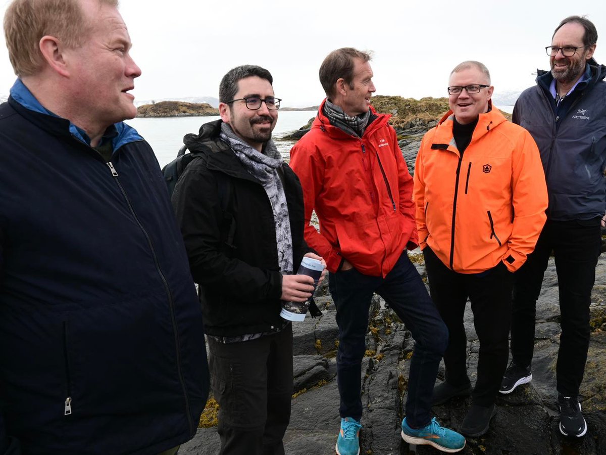 NorthNorwayEO's tweet photo. Together with Troms and Finnmark County Council, we went to Sommarøy outside of Tromsø yesterday, with @MichaelMannEU, Jose Miguel Martin from @EU_MARE and @havArktis. Discussions on coastal planning and climate changes in beautiful surroundings!  #EUArctic https://t.co/IdZDZzCZfN