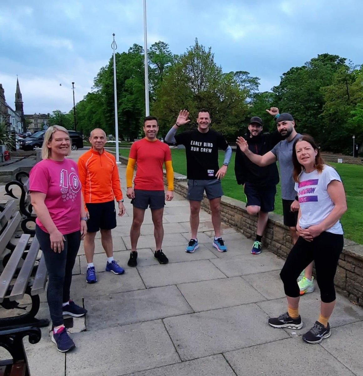 OscarRomeo1268's tweet photo. Great wake up call with the @EarlyBirdRunnin this morning as we took on the Cornwall / Coppice route which has Parliament Street as a sting in the tail. Nice to catch up with #EBRC founder @iambendave too. Have a #ThumpingThursday everyone #TrafficCopsCanRun 🟣⚫️🏃🏼‍♀️🏃🏻‍♂️ https://t.co/WwW3DKoBIL