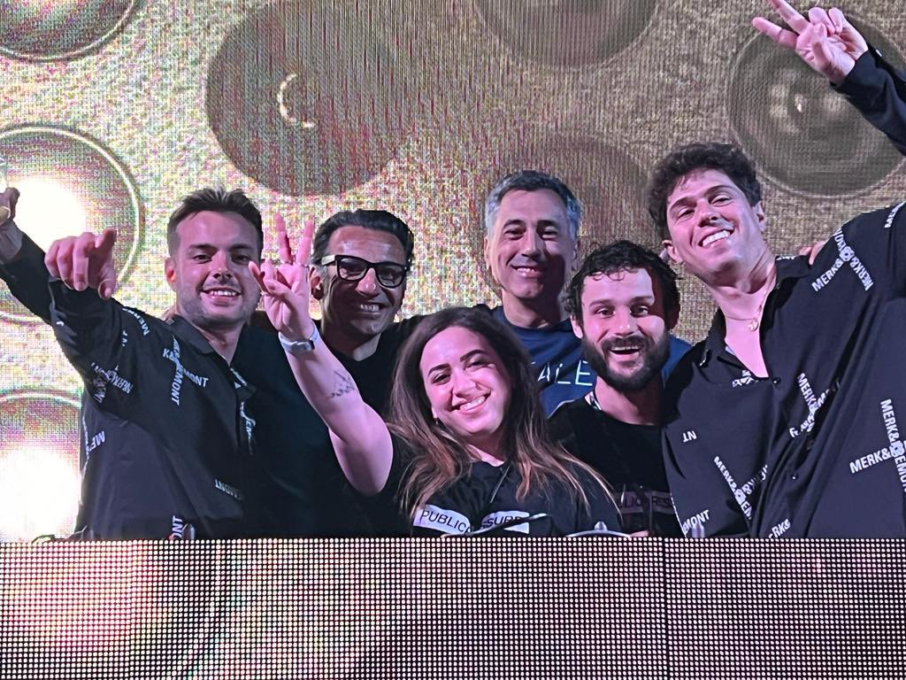MerkandKremont's tweet photo. Nice to have you on stage man!! @LeaksBlockchain ❤️💪🏻 https://t.co/c0ZGYoX5QH