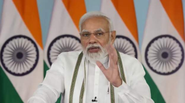 BBCHindi's tweet photo. प्रधानमंत्री मोदी ने कहा- राजनीति के लिए नहीं, देशवासियों की सेवा के लिए आया हूँ
https://t.co/MvEmCNEwEN https://t.co/JL7WnXLrxd