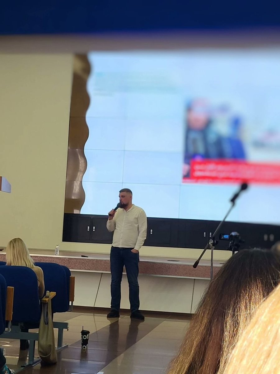 NESHKOVSER's tweet photo. Выступил перед московскими профсоюзами. Пригласили вне всяких проектов - рассказать о фейках и методах их распознавания. Отдельно коснулись того, как используют дискурс смерти для снижения социальной активности - посмотрели видео с пытками российских солдат. И разобрали эмоции. https://t.co/pxjOPPTEui