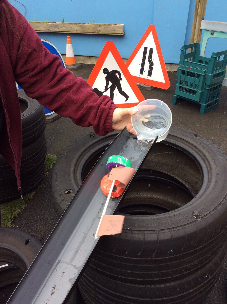 EllisonPrimary's tweet photo. EYFS  have been exploring floating and sinking. To challenge our ideas, we will be making boats, test to see if they can float and finally create a river for the boats to float down. #EllisonEYFS https://t.co/XoXaVgXHWU