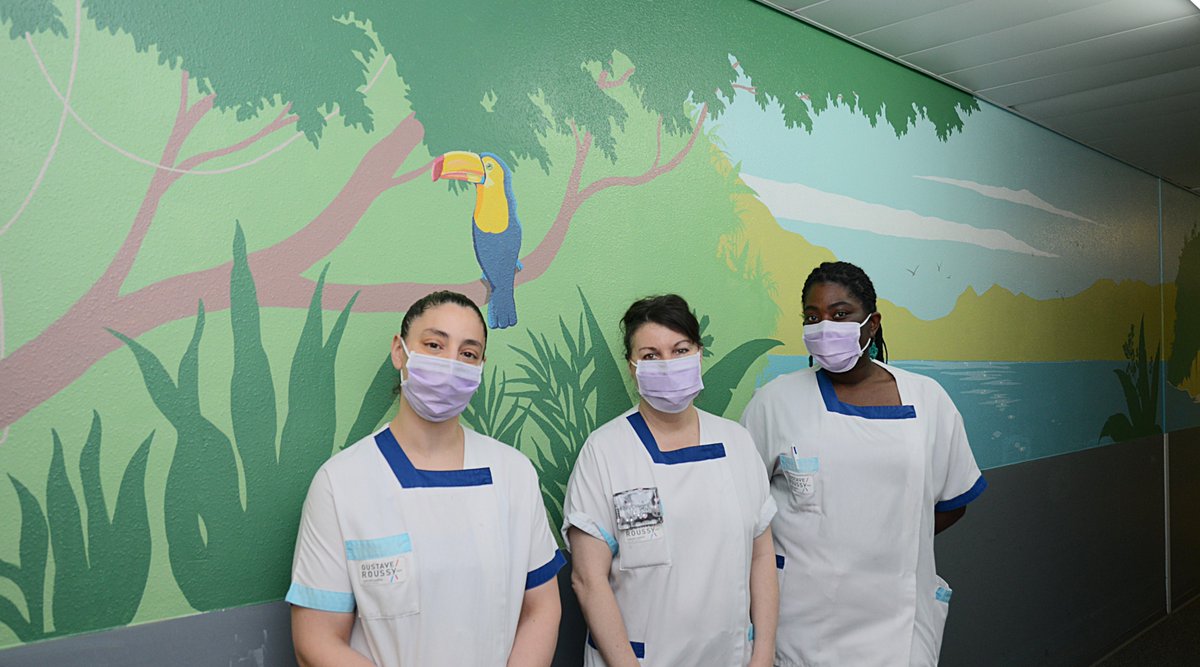 GustaveRoussy's tweet image. [#JournéedesInfirmiers]🦜🌳Les espaces des soignants de l&apos;Institut ont été transformés en un paysage verdoyant grâce aux fresques réalisées par la @anoukfoundation avec les peintures Sikkens. Une initiative haute en couleurs pour remercier nos équipes médicales.❤️
#AkzoNobel