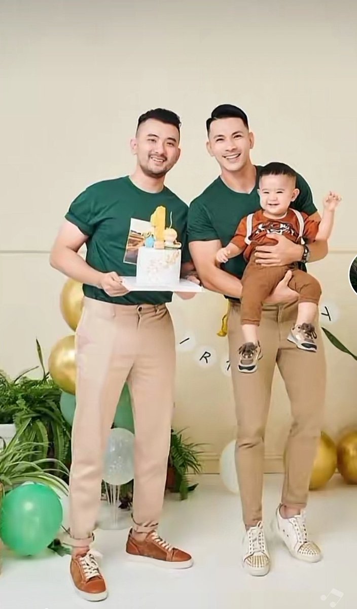 Tanleviz68's tweet photo. ១គូនេះមកលក្ខណះគ្រួសារម៉ង❣️ so sweet couple 🥰🥰🥰❤️ https://t.co/XeZszIq5kW