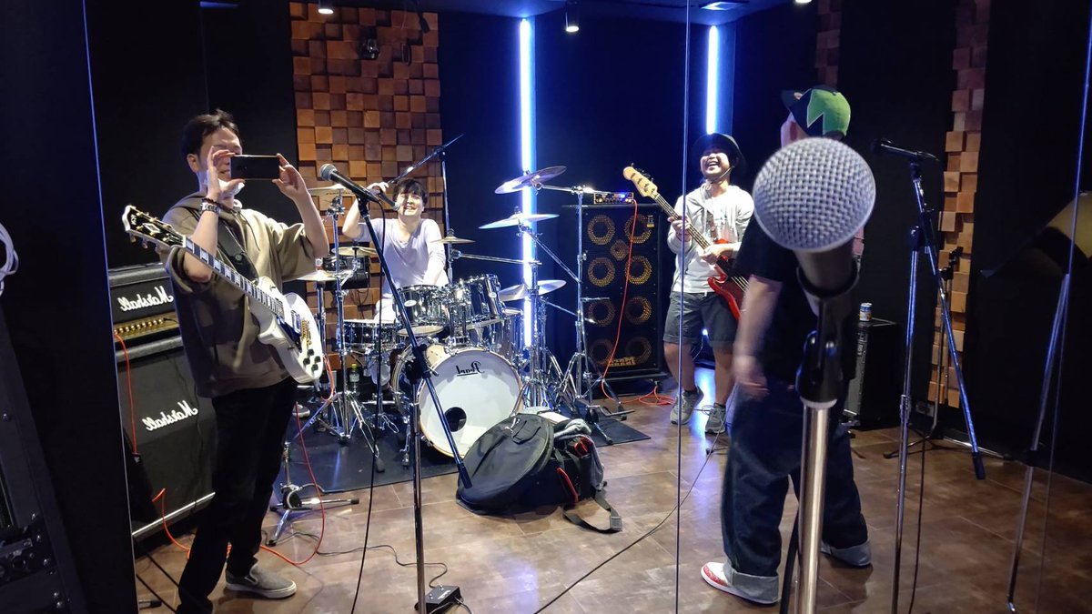 SMEP_melocore's tweet photo. 久方ぶりに全員集まってスタジオ入って練習したんやけど、テクニックも体力も取り戻すためには半年かかるなと感じました。

特に、スタミナが足りない！ってなりがちな(笑) https://t.co/FldrPZUtgJ