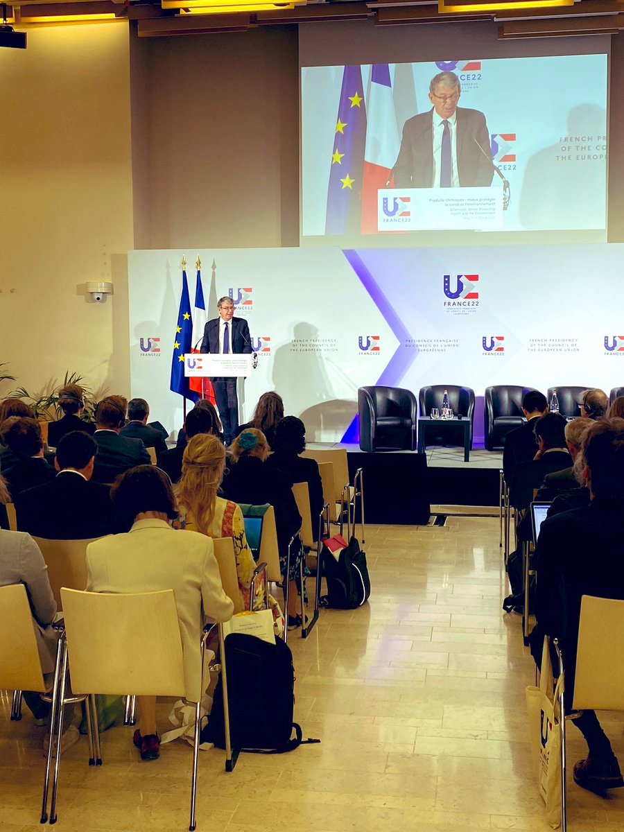 ML_BOYE's tweet photo. « L’initiative Parc représente une mobilisation d’une ampleur inédite », @RogerGenet présente devant les ministres européens de la santé &amp; environnement le partenariat #HorizonEurope pour l’évaluation des risques liés aux produits chimiques coordonné par @Anses_fr @Ecologie_Gouv https://t.co/vPJorWk2fN