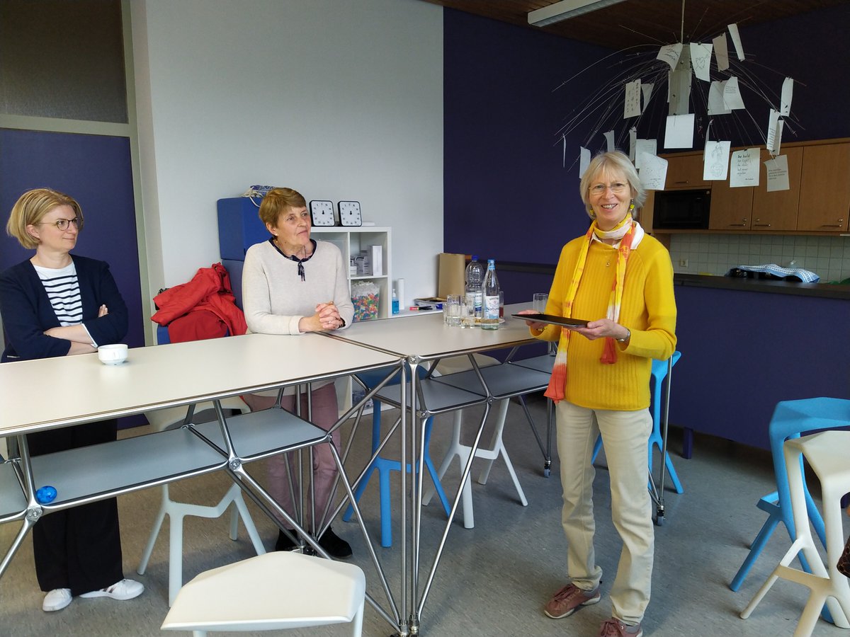 pl_rlp's tweet photo. Austausch im Rahmen des Pilotprojekts "enseigner le développement durable avec le numérique" zwischen dem Team der Beratungskräfte für #Unterrichtsentwicklung #Fremdsprachen und Kolleg*innen der Académie Besançon in Alzey (GY am Römerkastell) sowie im #PL_RLP in Speyer - viele https://t.co/CIVBdHGcM6