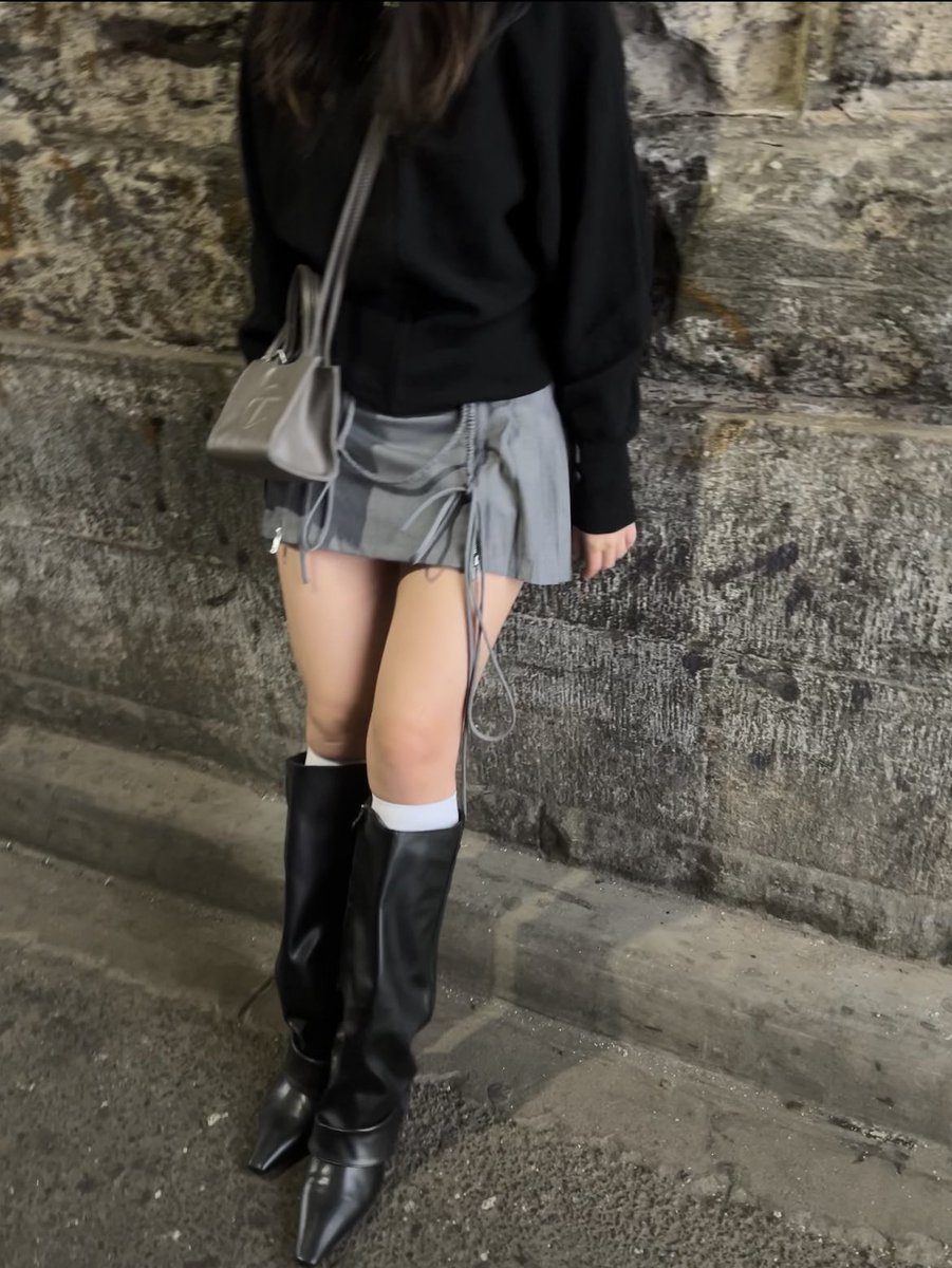 enjoy these flop fit pics cuz i haven’t learnt how to pose🕴 https://t.co/OBQCXtd1r3