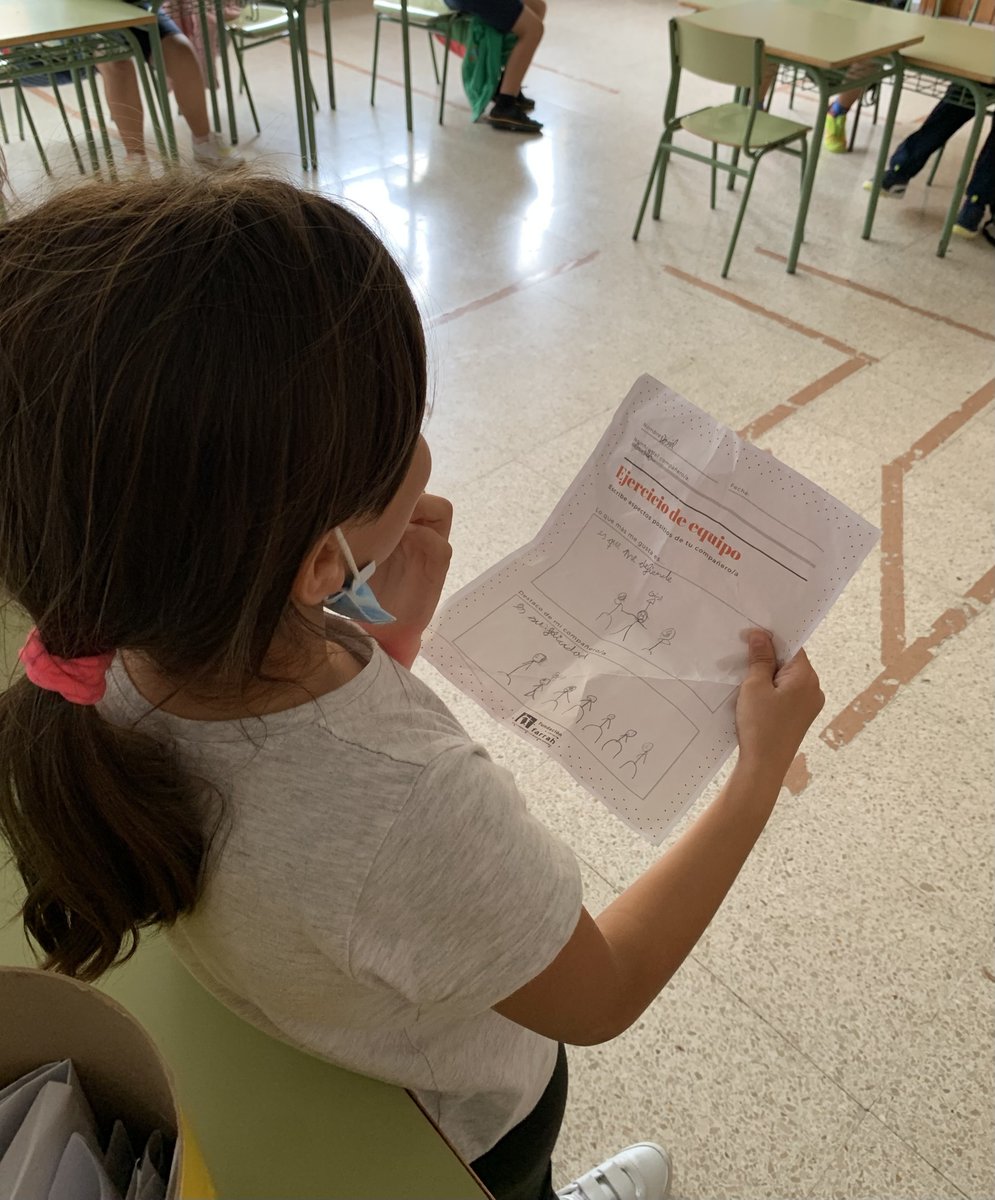 bloqueabloque's tweet photo. ¡El otro día fue una tarde de lo más bonita en el grupo de 3º! A través del buzón del aula, todos y todas recibieron mensajes sobre qué es lo que más les gusta de ellos/as a sus compañeros/as. https://t.co/ugnmKWWmPt