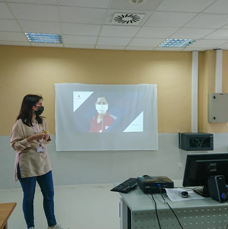 CruzRojaCorrHen's tweet photo. Hace unos días se presentó el proyecto #Click_@ para personas en #semilibertad en el CIS Melchor Rodríguez.

👉Estos #talleres tienen el objetivo de mejorar sus competencias digitales, fomentando su #autonomía como ciudadanos y apoyando su proceso de reinserción en la sociedad. https://t.co/qITLXXSSJz