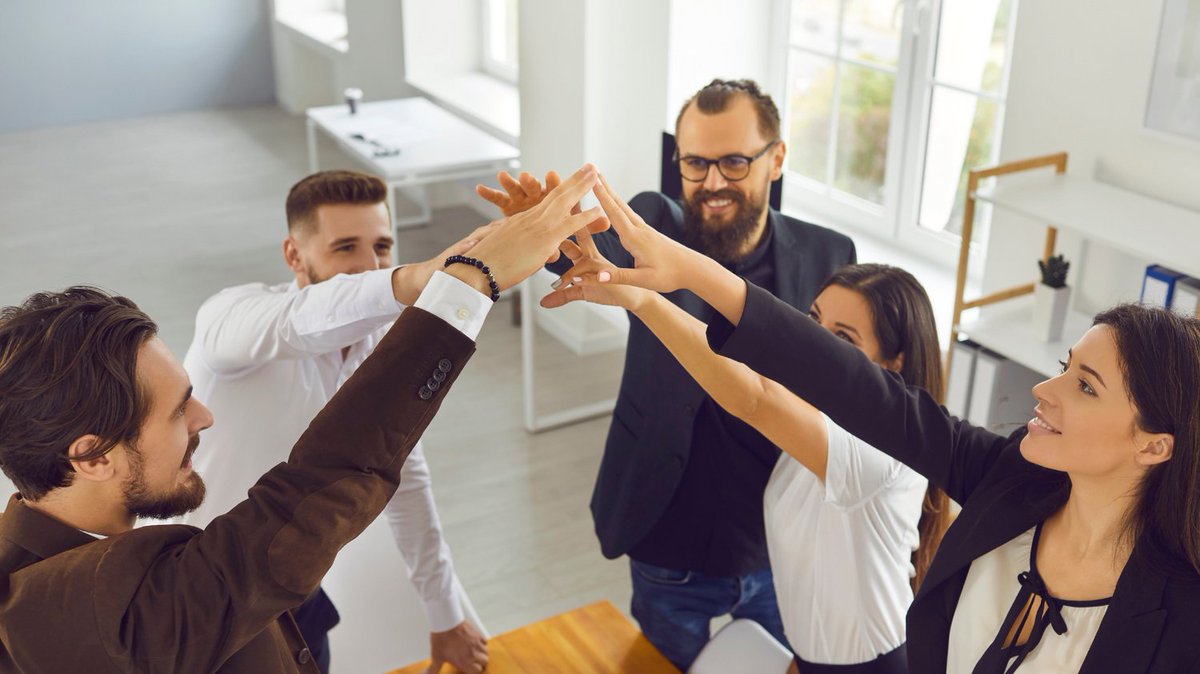 theasideproject's tweet photo. 💡 4 tips to boost your leadership skills as a founder 👇

✅ Develop a team mentality 
✅Support others 
✅Accept criticism as feedback 
✅Always learn 

Learn more 👉 https://t.co/griFbPAhzt

#business #entrepreneurship #motivation #success #startup #successful #mindset https://t.co/jbuOhMT422