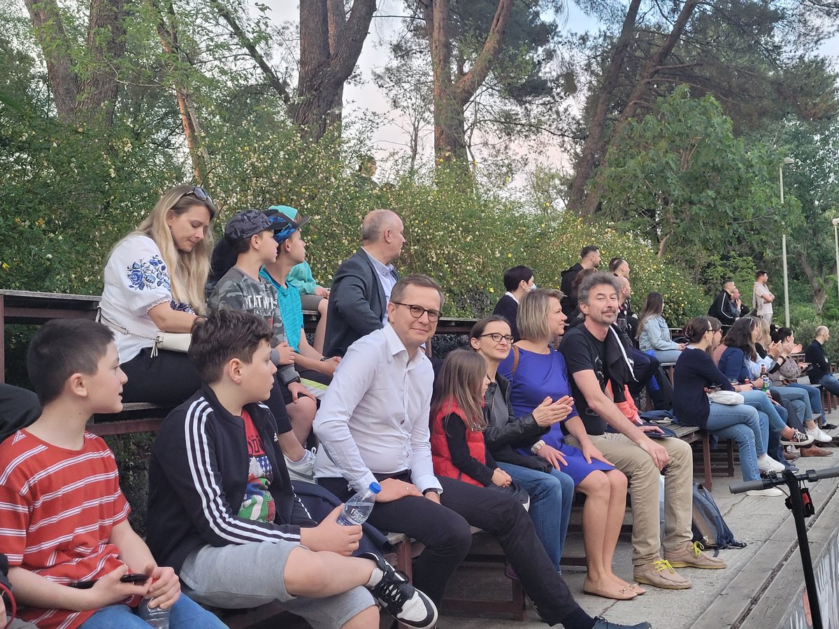 PLinAlbania's tweet photo. Wczoraj odbył się gościnny mecz⚽️w ramach #EuropeWeek2022 🇦🇱 @PLinAlbania do reprezentacji z nr3 powołała Amb. M. Zuchniak-Pazdan a z nr7 płk T. Koperwasa. Pomimo mocnego składu @EUinAlbania i kibiców🇵🇱 wygrała reprezentacja m. Tirany 0-3!
Gratulujemy! @CityOfTirana @erionveliaj https://t.co/DroGYX05ao