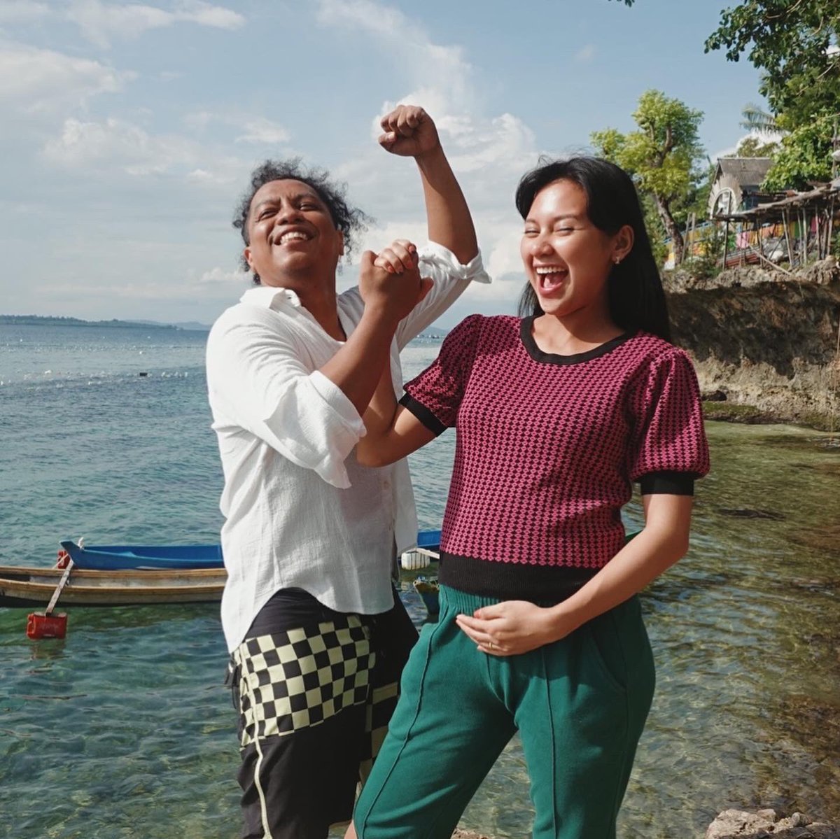 Arie_Kriting's tweet photo. Alhamdulillah, terima kasih ya Allah atas berkah buat kami berdua. Semoga kami bisa menjaga titipan-Mu ini. Kami berdua bahagia mendapat karunia ini. Nona semangat dan selalu kuat ya, kita terus berjuang bersama. Mohon doanya buat Nona @IndahpermataS_ ya teman-teman. 🙏🏽 https://t.co/Bq8Cm4GJok