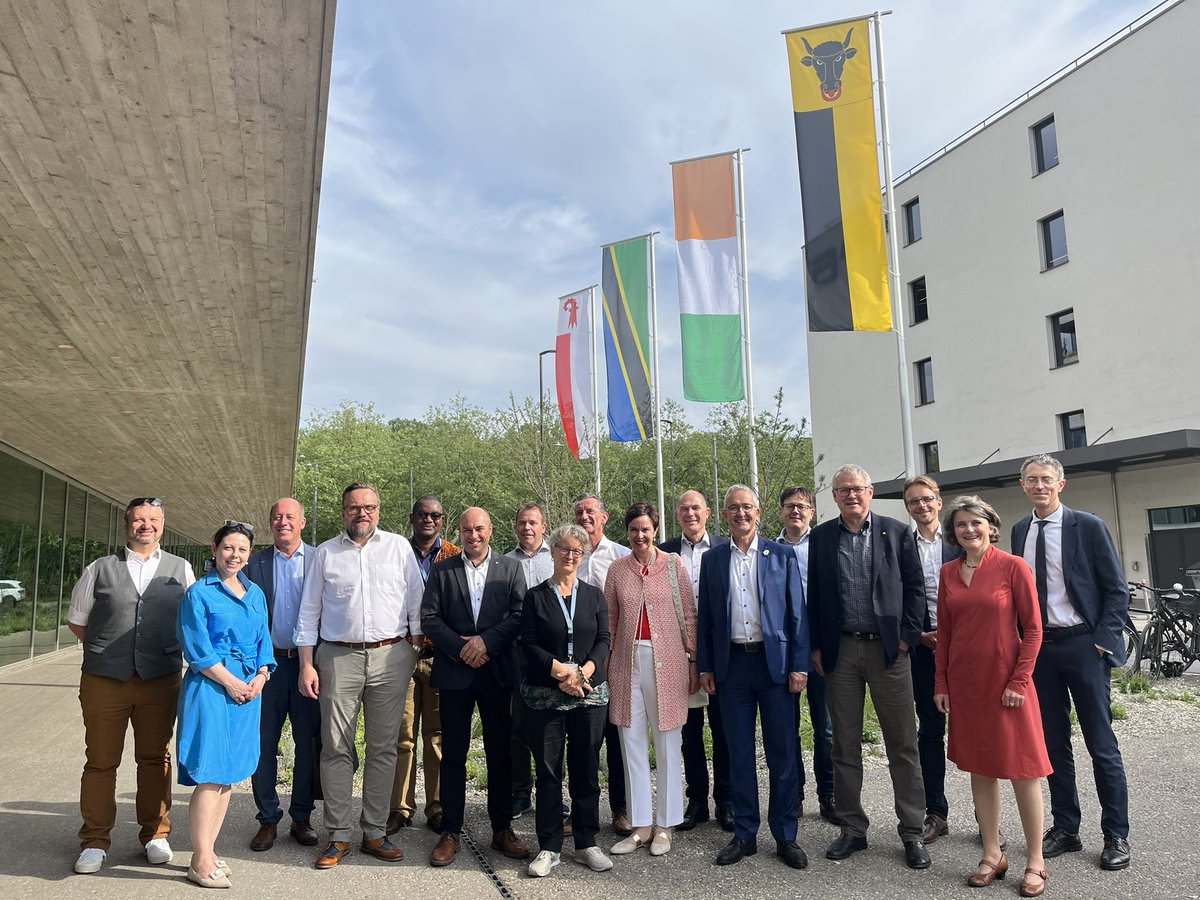 SwissTPH's tweet photo. This week, we welcomed the Government Councils from Canton Basel-Landschaft and Canton Uri to our new headquarters “Belo Horizonte” in Allschwil🇨🇭 

It was our pleasure showing some highlights of our new building &amp; meeting partner @CSRS_CIV 🇨🇮

Thanks to all for coming to visit! https://t.co/g6JWrHLdtJ