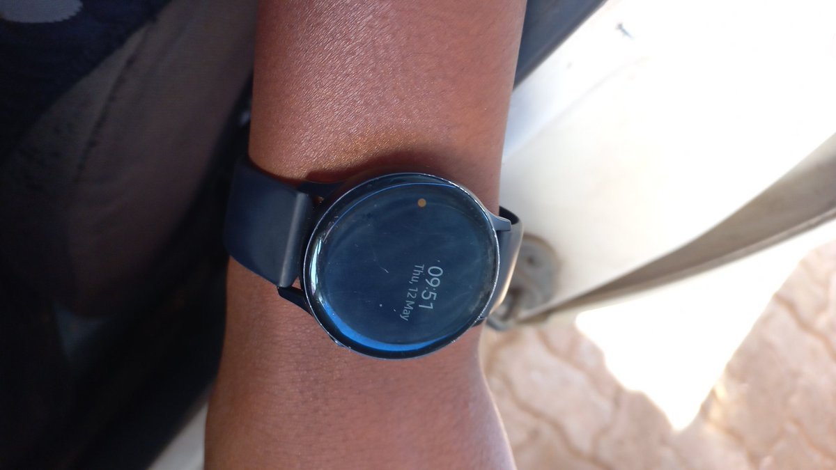 lesoledoctor's tweet photo. @milton_mathala Samsung Galaxy active 2 https://t.co/QW0mOpzvaM